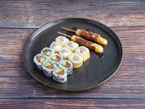  restaurant japonais,Makis, sushis, sashimis Soupe miso Salade de chou Brochettes Raviolis